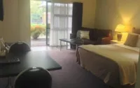 Central Park Motor Inn - С бассейном