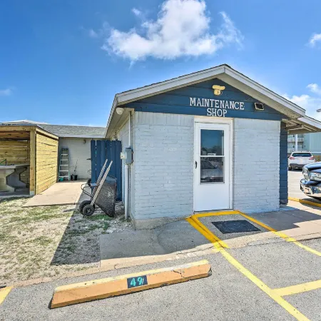 Sea-King Sol Ocean-View Condo in Port Aransas!