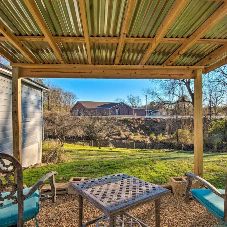 Modern Florence Getaway w/ Patio & Grill!