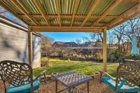 Modern Florence Getaway w/ Patio & Grill! - parking