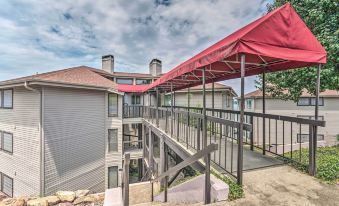 Walk to Lake Hamilton: 'to-do' Home w/ Pool Access
