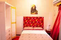 Tropical Breeze Vacation Home and Apartments Отели в г. 