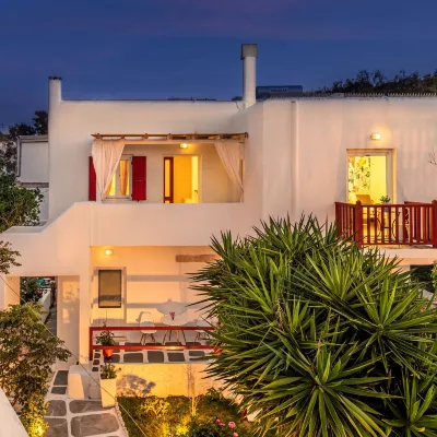 دايملال ميكونوس داون تاون أبارتمنتس Hotels near شاطئ ميجالي أموس
