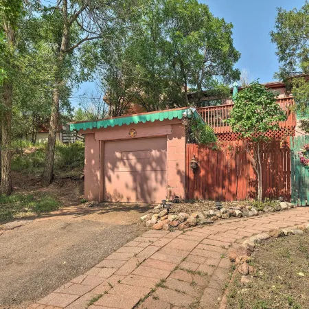 Colorful Bungalow by Pikes Peak/Garden of the Gods