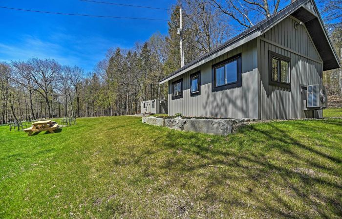 Fire Pit + Gas Grill: Secluded Studio in Milford!