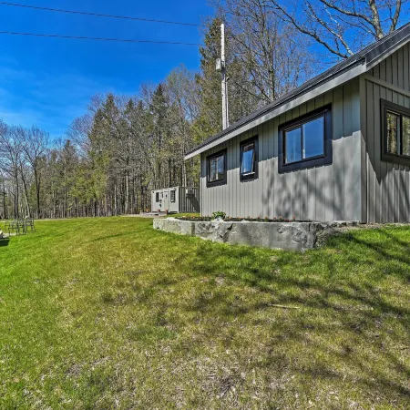 Fire Pit + Gas Grill: Secluded Studio in Milford!