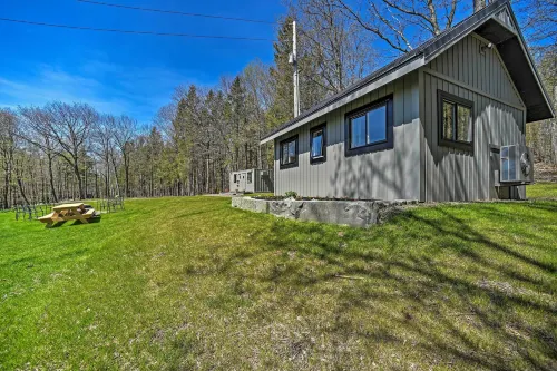Fire Pit + Gas Grill: Secluded Studio in Milford! - Wifi