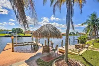 Waterfront Pool & Spa: Relaxing Cape Coral Retreat - Parkplatz