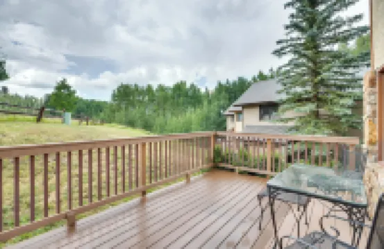 บ้านในวิลเลจภูเขาห่างจากลิฟท์สกี & ชัตเติลเพียงไม่กี่ขั้นตอน!