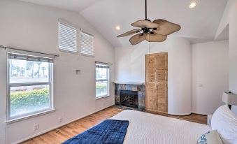 Oceanside Home w/ Rooftop Patio - Steps to Beach!