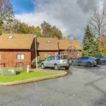 Modern Vernon Township Condo Near Ski and Water Park Hotel Exterior