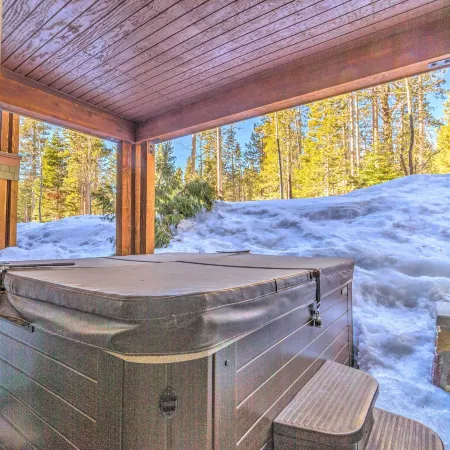 Central Mammoth Lakes Townhome ~ 1 Mi to Slopes