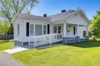 Main Street Home 1 Mile to Callaway Gardens - parking