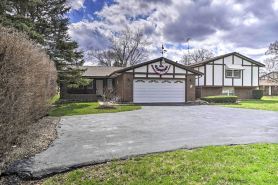 Delightful Tipp City Unit w/ Covered Patio!