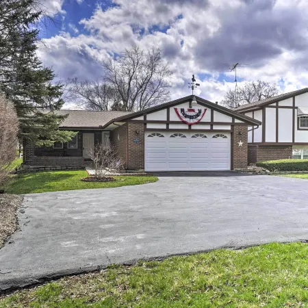 Delightful Tipp City Unit w/ Covered Patio!
