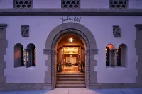 Pasadena Hotel & Pool Hotels near Central Park