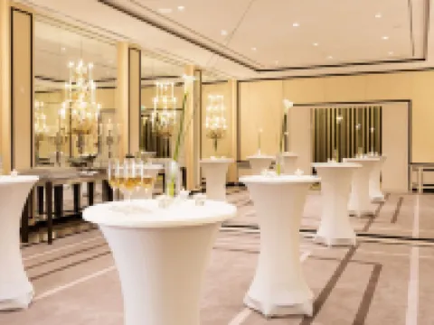 โรงแรมอะเมรอน บอนน์ เคอนิกส์โฮฟ โรงแรมในบอนน์