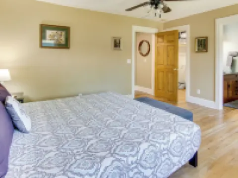 Downtown Brevard Home Walk to Bars and Breweries! Hotels in Transylvania County
