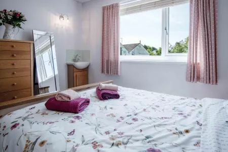 Rose Cottage - 3 Bedroom - Murton Mumbles Отели в г. Свонси