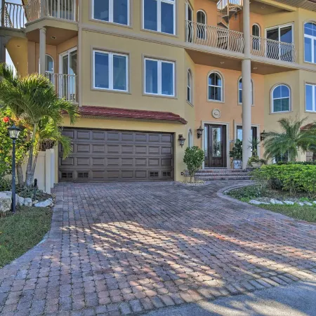 Bradenton Townhome - Walk to Locals-Only Beach!