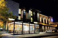 ÖZEN Hotel K O N S T A N T İ N V E E L E N A B U L G A R O R T O D O K K İ L İ S E T A R İ H İ E S E R yakınındaki oteller