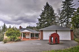 Charming Kelso Home w/ Proximity to Cowlitz River!