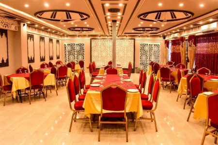 Grand Mafi Hotel & Spa Отели рядом с достопримечательностью «Cross Bridge»