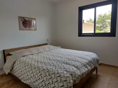 Lou Pantaia Hotels near Camping Domaine Haute Garduere