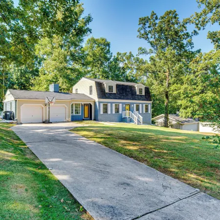 Spacious Home w/ Hot Tub, 14 Mi to Downtown Atl!
