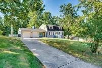 Spacious Home w/ Hot Tub, 14 Mi to Downtown Atl! - Kitchen