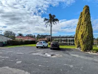 Arkana Motor Inn & Terrace Apartments - parking