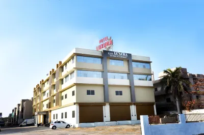Hotel Luxura, Ahmedabad Hotel dekat Nalsarovar bird Sanctuary Boating