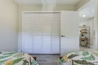Coastal Sarasota Condo Minutes to Beach! - Spa