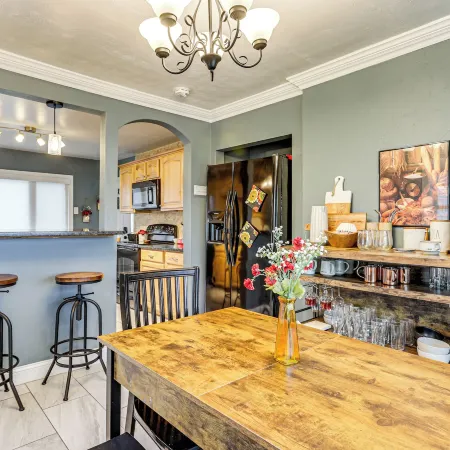 Lakefront Cottage 2 Mi to Palladium in Worcester!