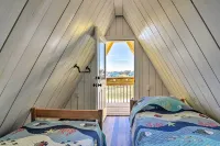 A-Frame Home w/ Deck - 2 Blocks to Surfside Beach! - Wifi