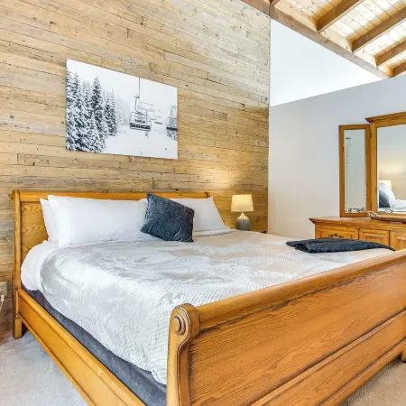 Ski, Game & Grill: Family Retreat in Glen