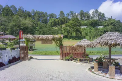 Super OYO 1696 Sapo Rumbia Hotel dekat Pemandian Air Panas Puncak Dp