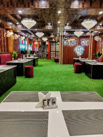 SS Hotel Отели рядом с достопримечательностью «Vishnupad Temple»