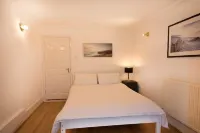 Family friendly house 200m from the sea. Hoteles en The Havens