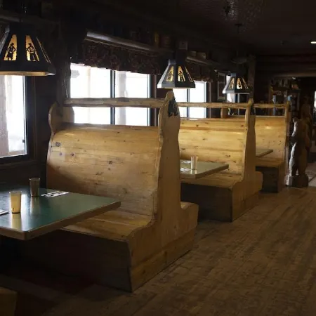 Daniels Summit Lodge Отели в г. Уошэтч Каунти