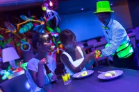 โรงแรมเลคชอร์ อี้หลาน