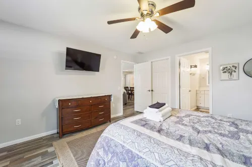 Private Beach Access and Stunning Views - Charming Spacious Escape Hotels in Greenbush Township