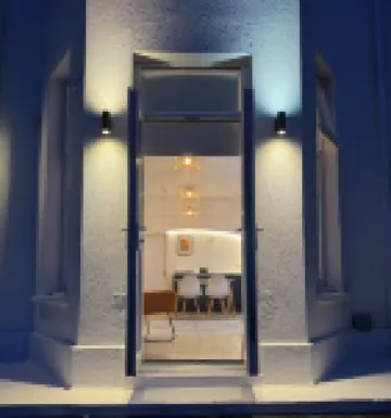 Coastal Ground-Floor Apartment with Sea Views – Dog Friendly