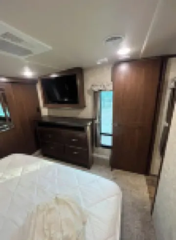 Cozy 2 bedroom RV with pool