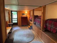 5 Arrows Cabin, quiet and quaint, backs up to the Nat'l forest!