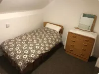 Bright & fresh, 3 storey market town house, Newent