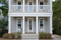 Ramona by AvantStay Sun Soaked Home w Lush Surroundings