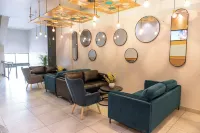 Mojo Hotel & Market