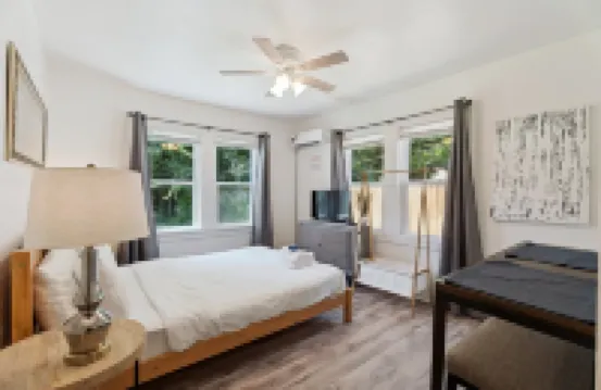 Cozy Studio with Kitchenette and Fast Wi-Fi - Inviting Arts District Haven