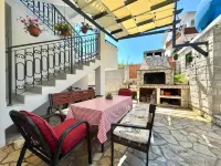 Apartmeni Janda Bijela Hotels in Kamenari